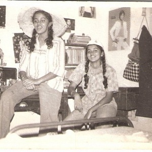 Vani Murthy and her twin sister on DREAMA TV